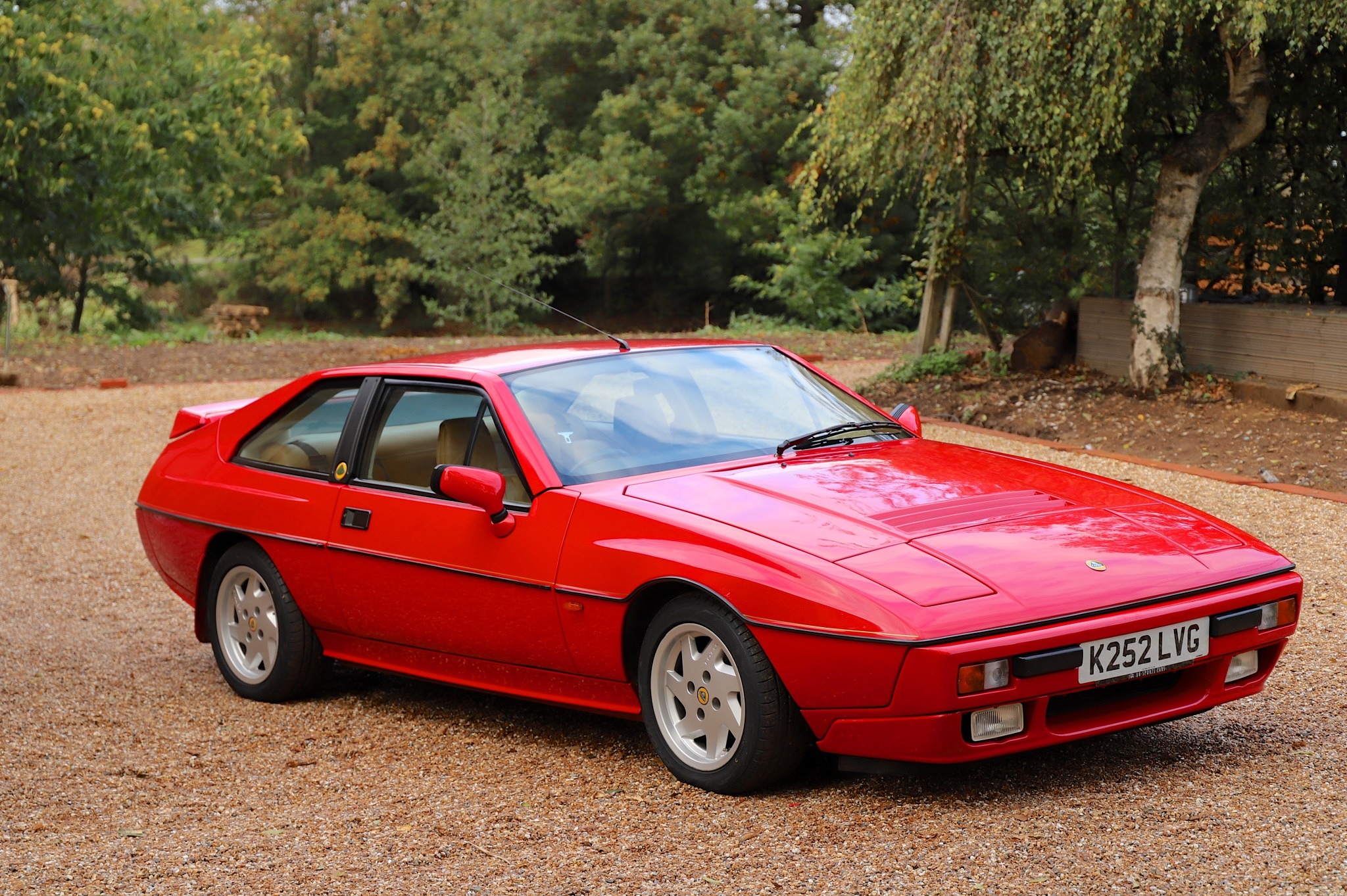 Lotus Excel SE, 1992. Superb example in Calypso Red with full gold ...